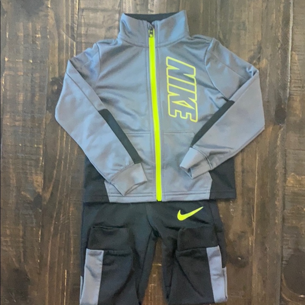 Nike track suit *3T boys*